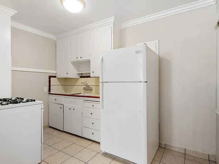 325 E William St #6 — Photo 2