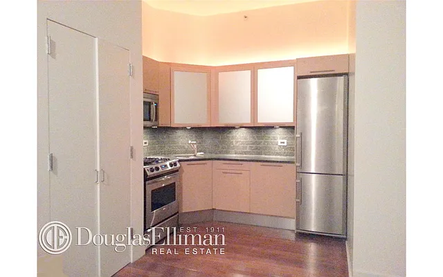 Rented by Douglas Elliman | media 22
