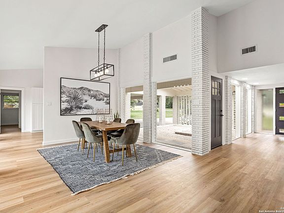 5th image of 119 Danube Dr