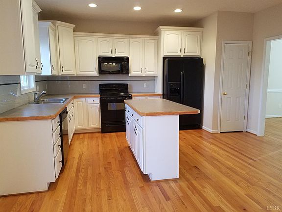 5th image of 1446 Silver Creek Dr