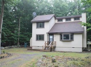 2631 Foxledge Dr, Tobyhanna, PA 18466