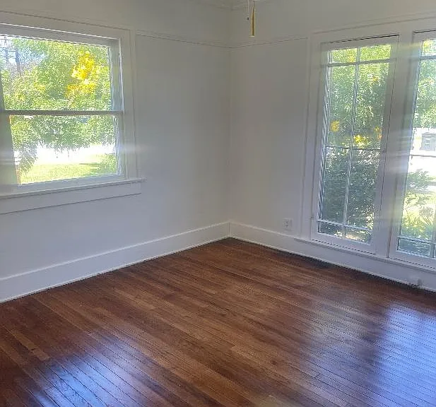240 N Center St — Photo 3