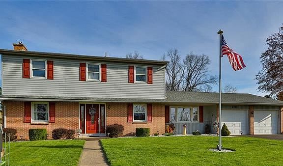 2nd image of 4702 Oakwood Ln