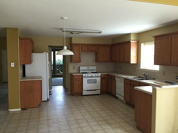 5th image of 18119 Emerybrook Ct