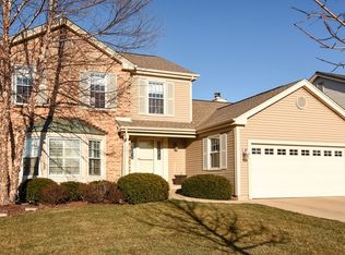 923 Willowbrook Dr, Wheeling, IL 60090