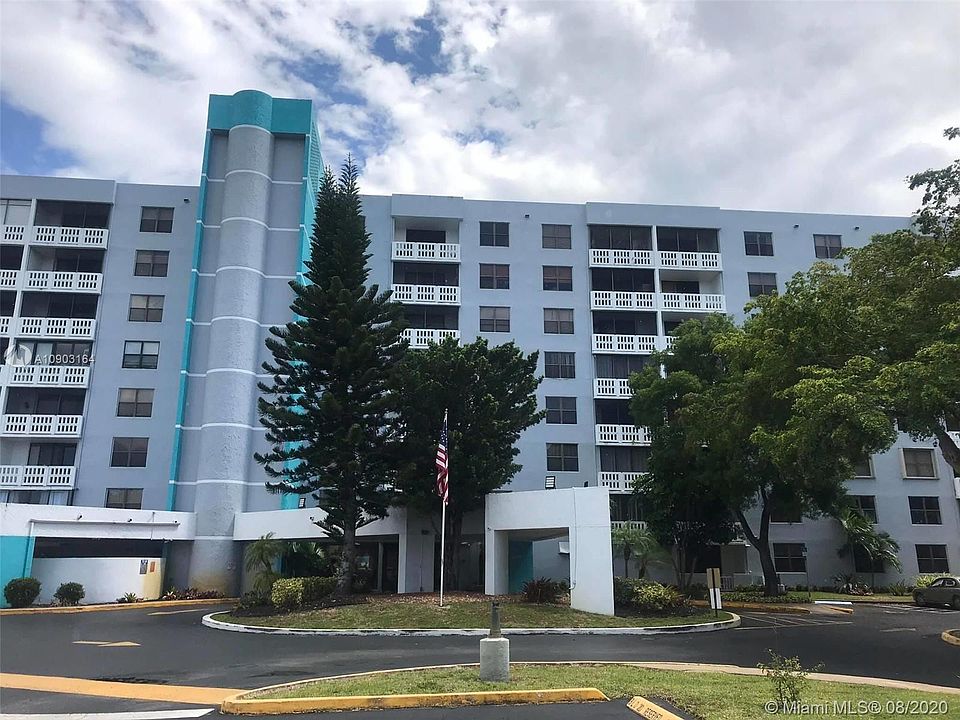 1st image of 919 Hillcrest Dr APT 404