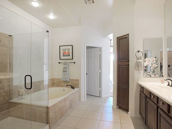 15240NClubgate165-022