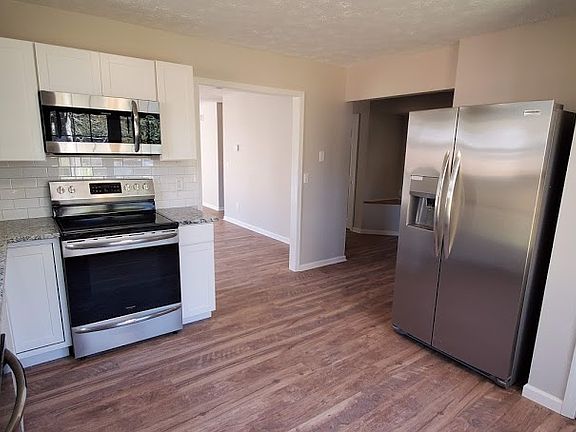 4th image of 3680 Oakwood Dr