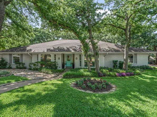 1917 Cliffbrook Ct, Fort Worth, TX 76112