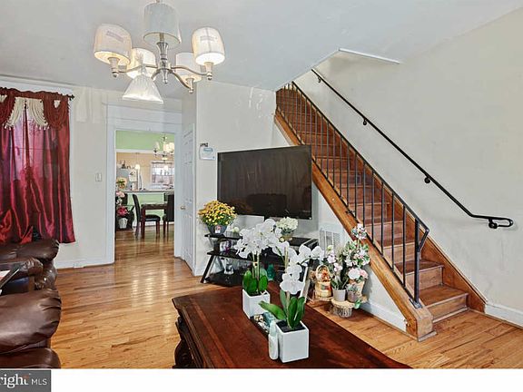 3rd image of 621 E Allegheny Ave
