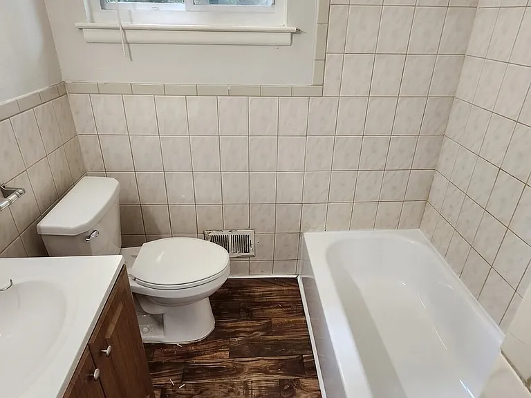16 Parkway Blvd — Photo 9