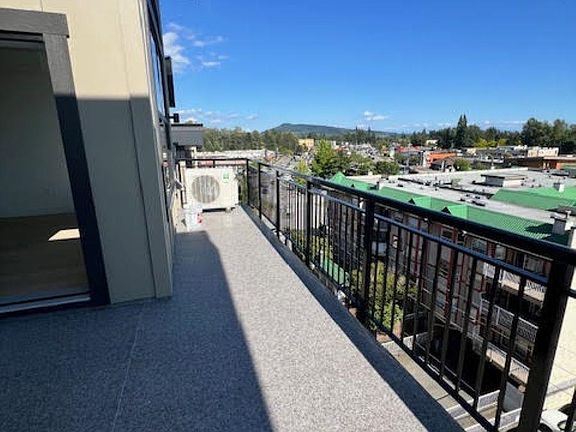 5th image of 22633 Selkirk Ave #604