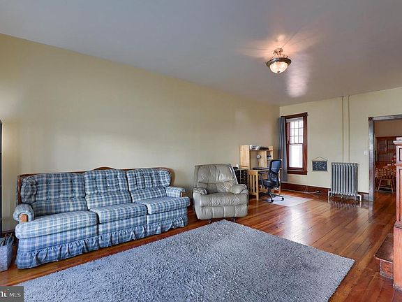 3rd image of 234 W Franklin St