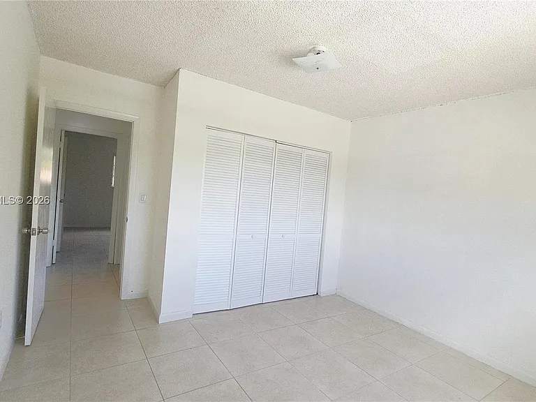 3519 SW 17th Ter #3519 — Photo 9