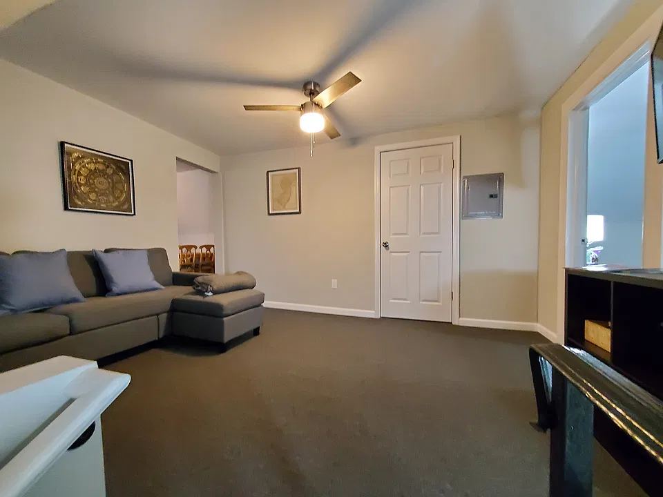 1122 Hampton Pl #3