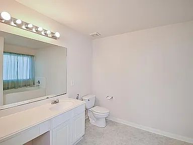 2nd image of 3511 Lexington Cmn