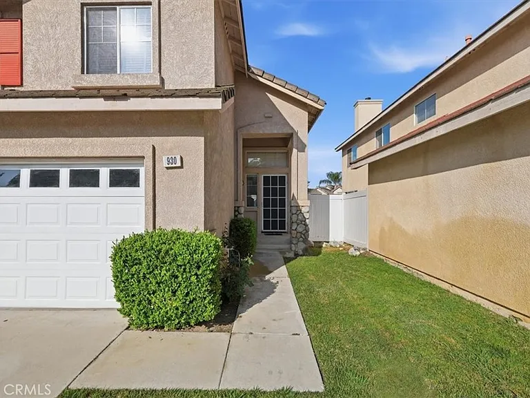 930 Primrose Ln — Photo 2