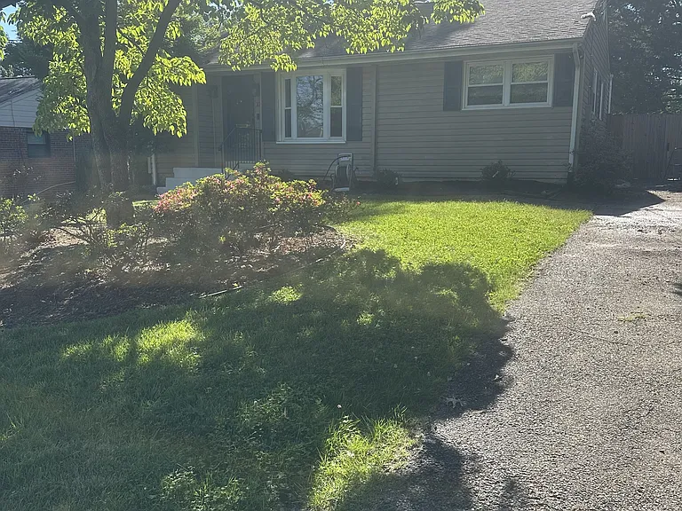 10 N Floyd St — Photo 6