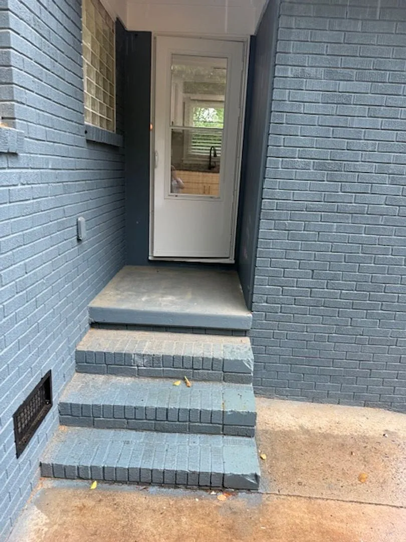 Building Photo - 1400 Starbrook Dr