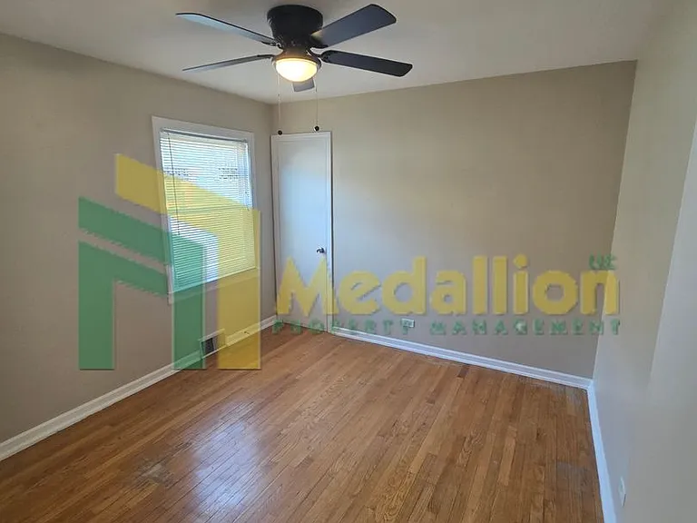 11004 S Eberhart Ave — Photo 18