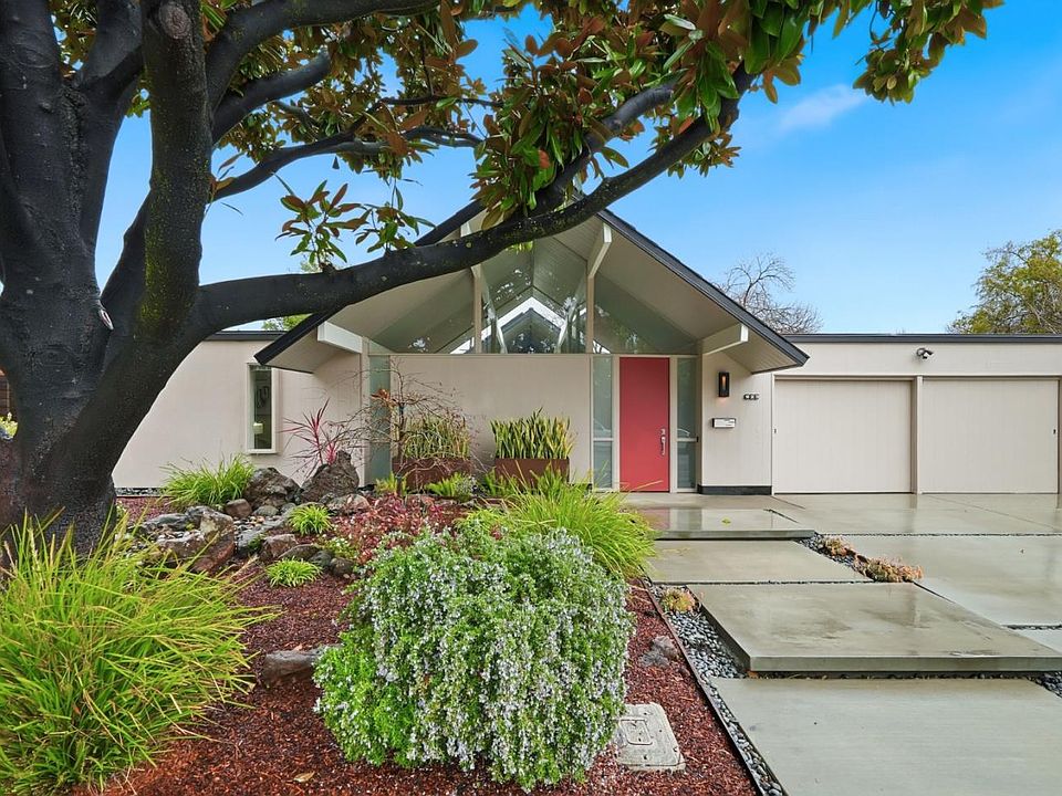 1st image of 923 Mackenzie Dr