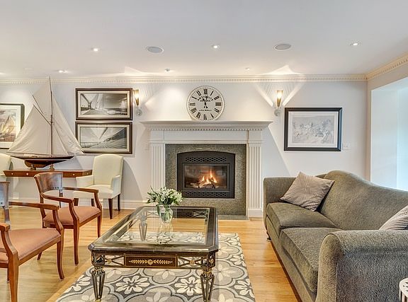 5th image of 913 W Wrightwood Ave