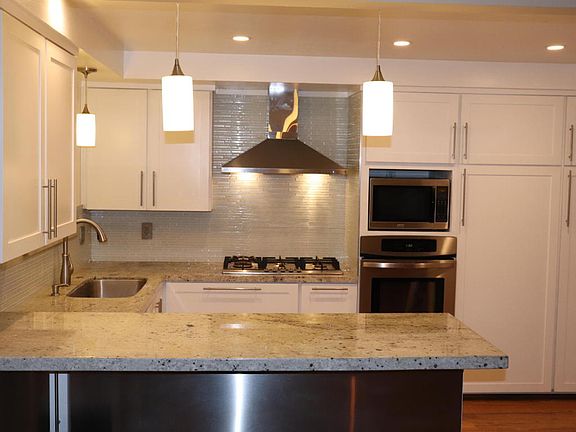 4th image of 1351 Swansea Ave