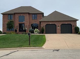 3325 Pebble Beach Ct, Green Bay, WI 54311