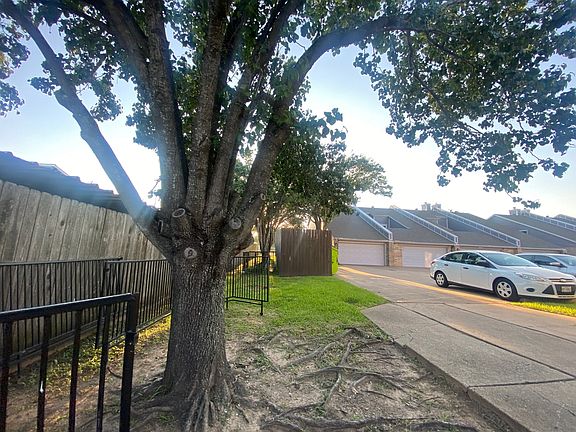 4th image of 3831 Landmark Dr #1