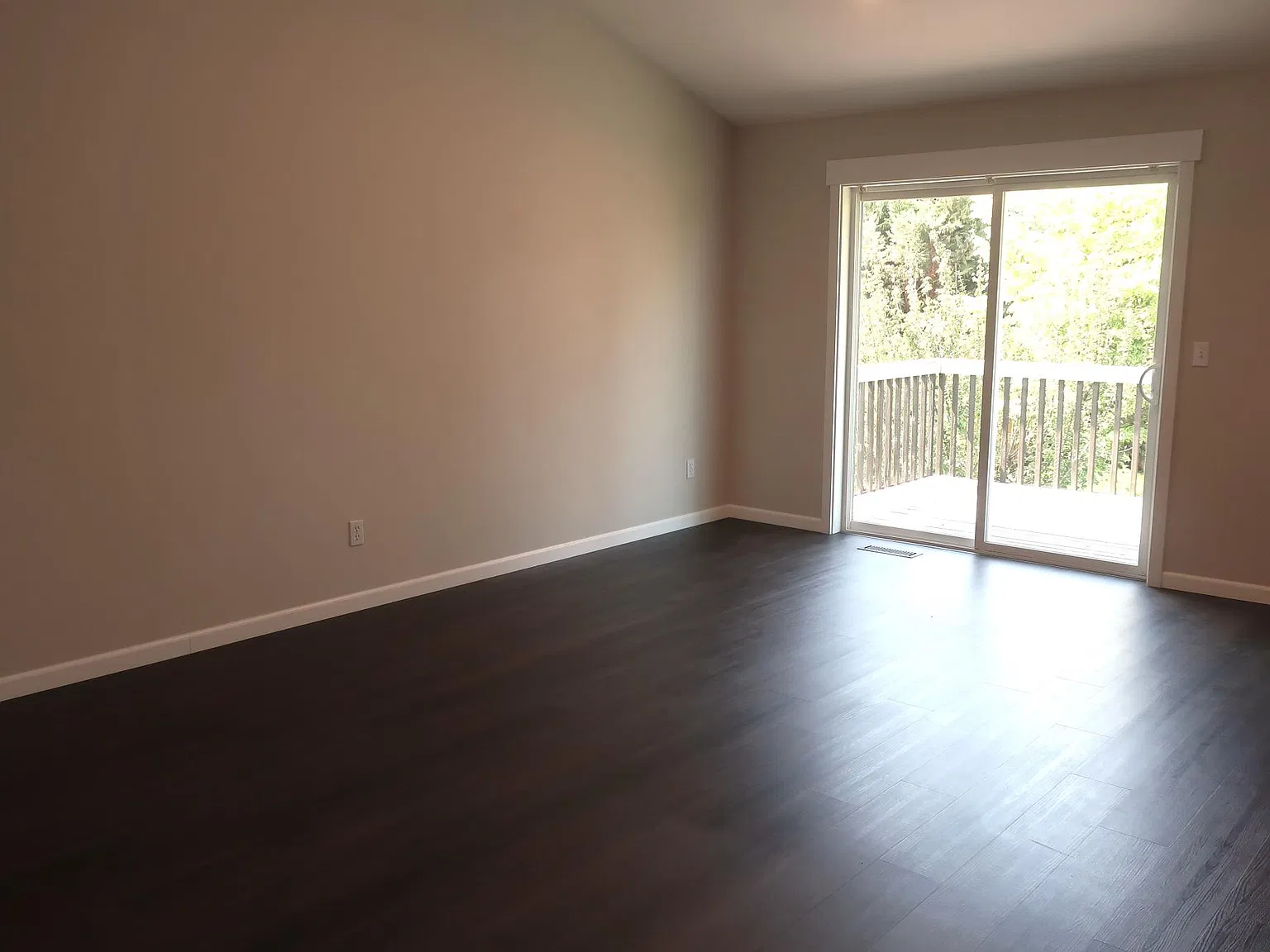 3 bed, 2.5 bath, 1600 sqft, $2,600 — Photo 4