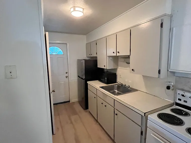 60 Yacht Club Dr NE #10 — Photo 1