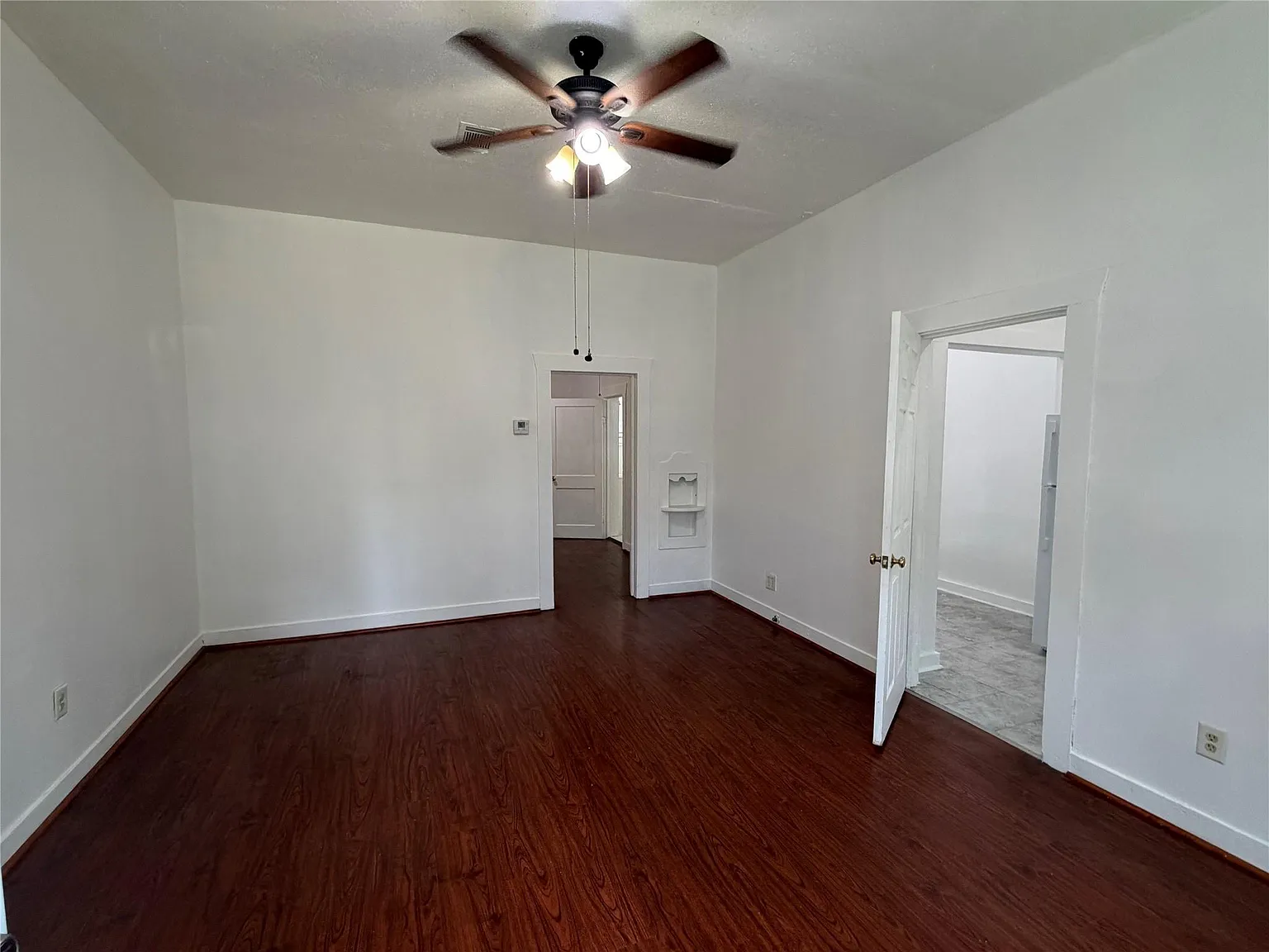 1 bed, 1.0 bath, 900 sqft, $1,195 — Photo 2