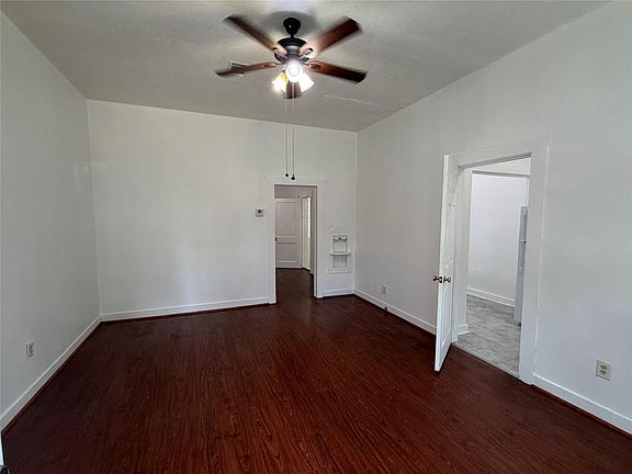 2nd image of 712 Harrington St #B