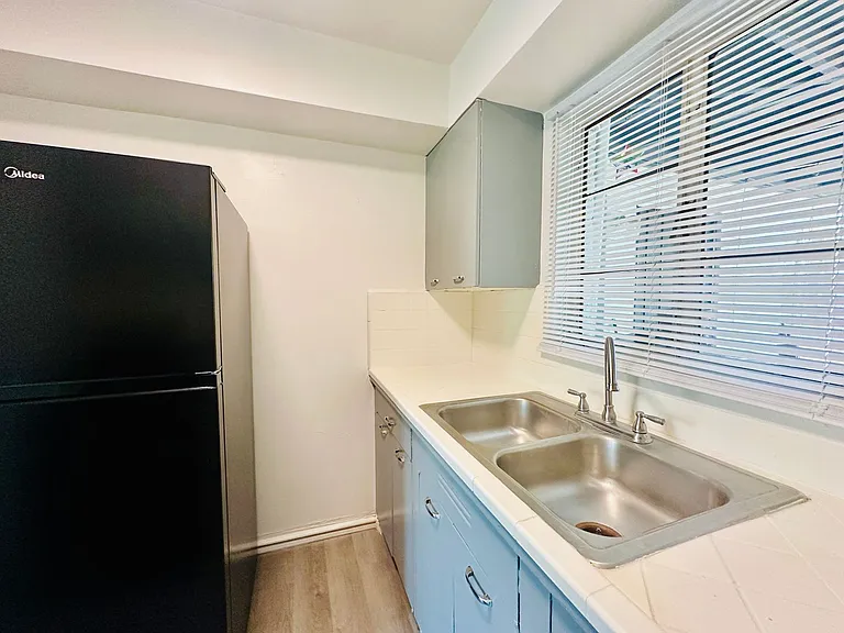 1 Bedroom Cottage Style Homes! — Photo 10
