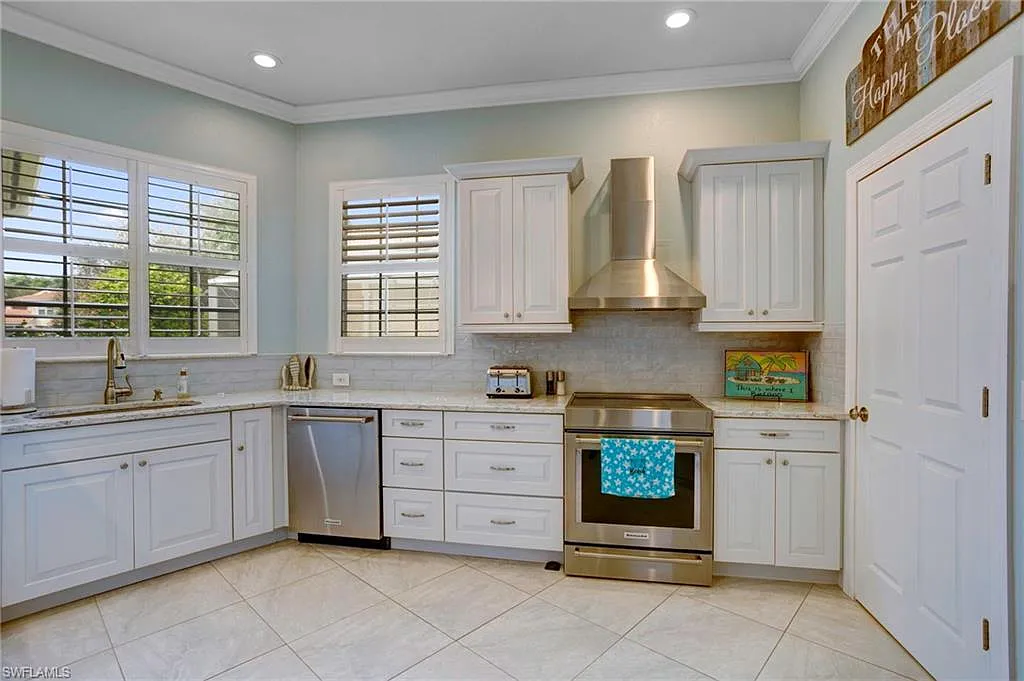 3 bed, 2.0 bath, 1605 sqft, $5,000 — Photo 4