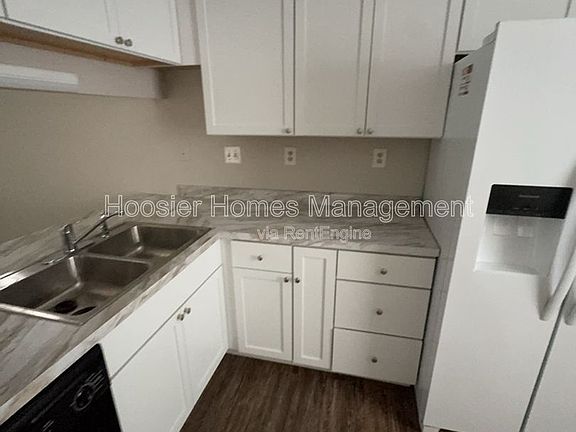 3rd image of 5451 Carlton Ct