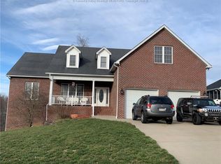 1031 Saint Ives Dr, Hurricane, WV 25526