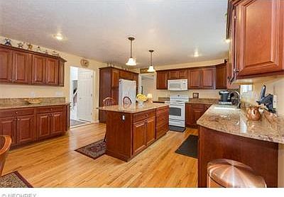 3rd image of 362 Leverett Ln
