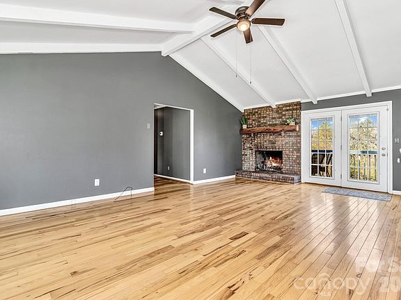 5th image of 1 Oak Ln