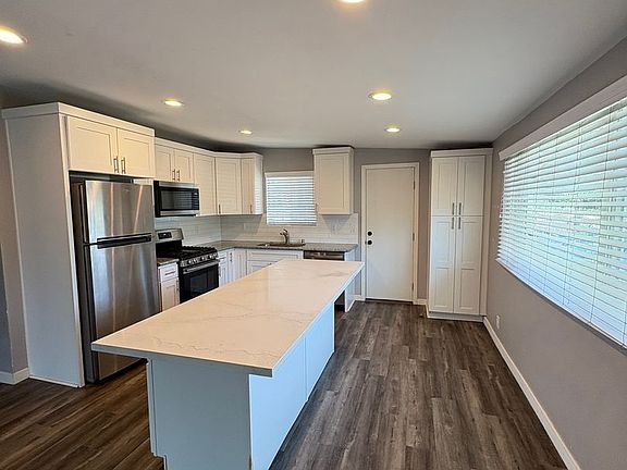4th image of 4477 Hilltop Dr