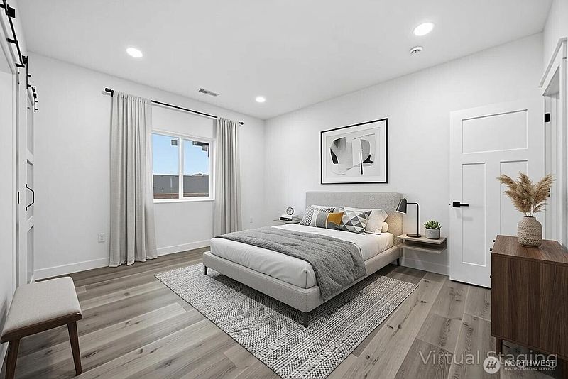 5th image of 320 Victoria Street