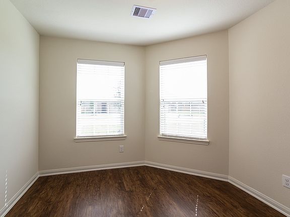 4th image of 2417 Regatta Ln