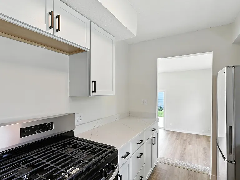 400 5th Ave — Photo 9