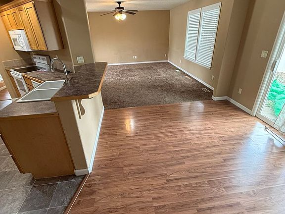 4th image of 1124 N New Creek Ave