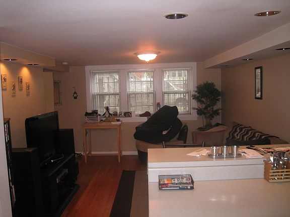 2nd image of 3036 N Southport Ave #G