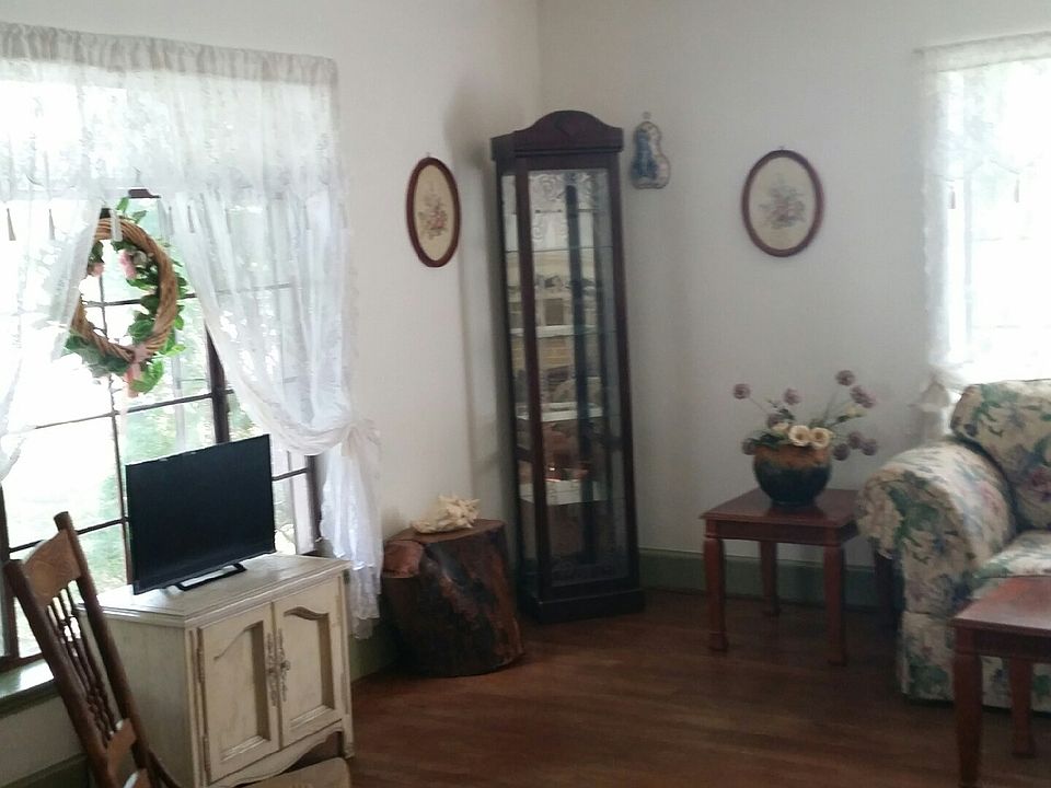 2nd image of 250 Orange St
