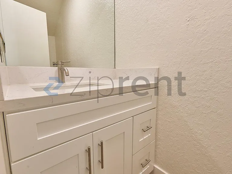 213 E Acacia St #A — Photo 6