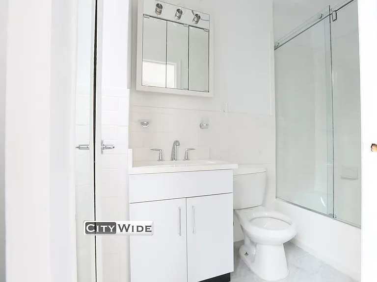 140 E 46th St #4A — Photo 3