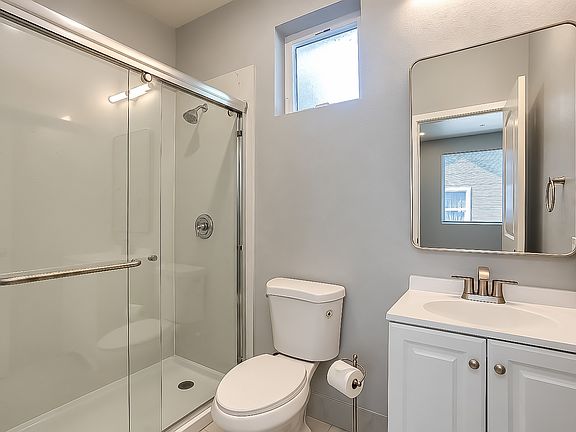 4th image of 325 N 18th St