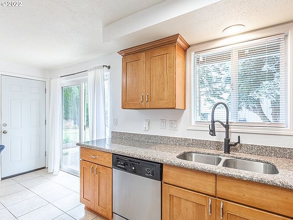 3rd image of 8413 NE 63rd St